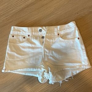 White Levi’s Jean Shorts